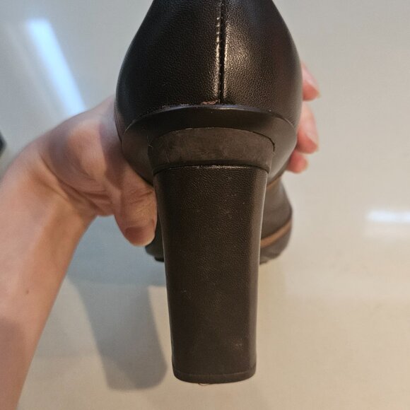 TSUBO Women's Brown Leather 4-inch Pumps with Tan Trim - Picture 13 of 14